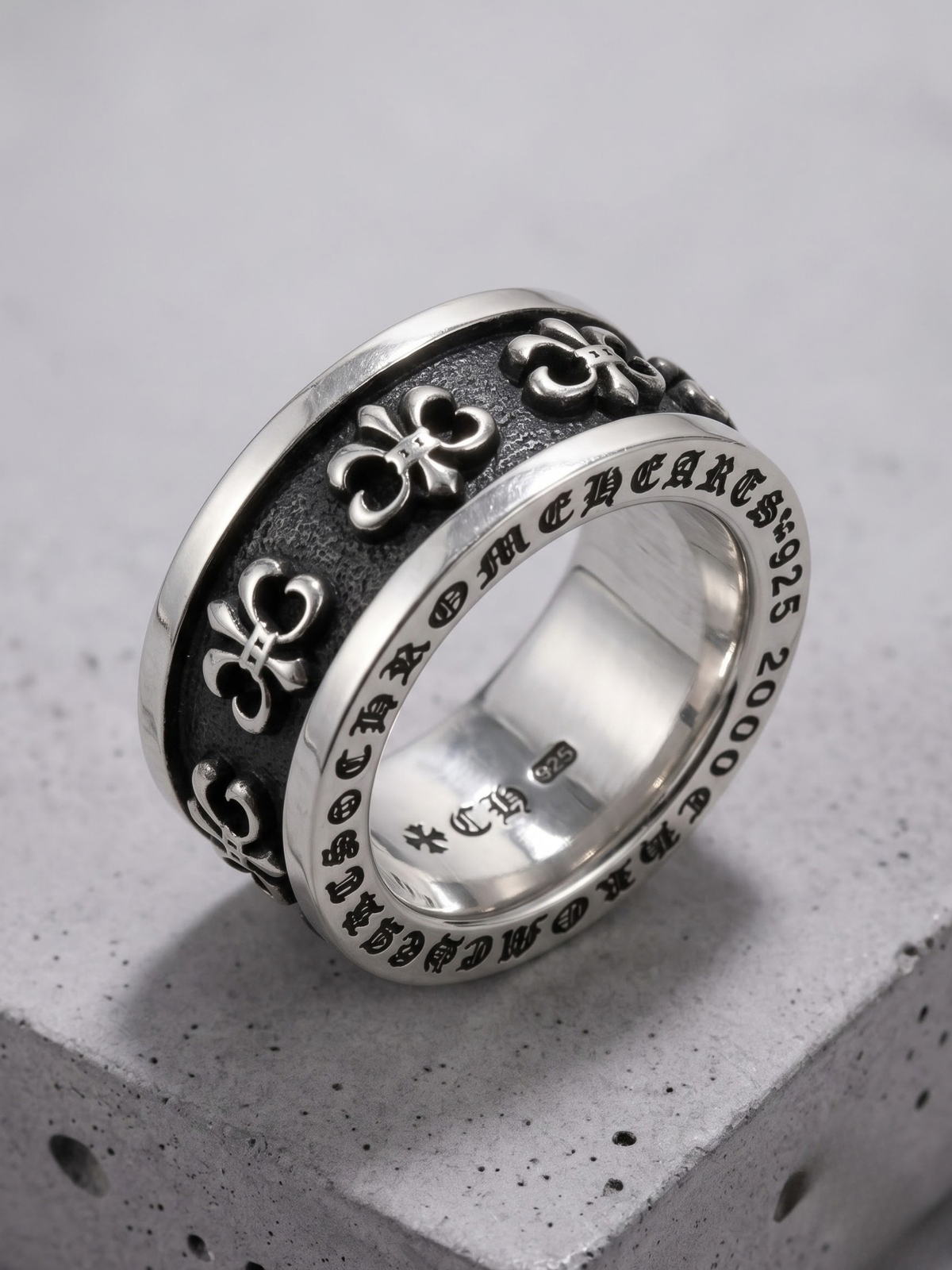 Fleur Gothic Band Ring