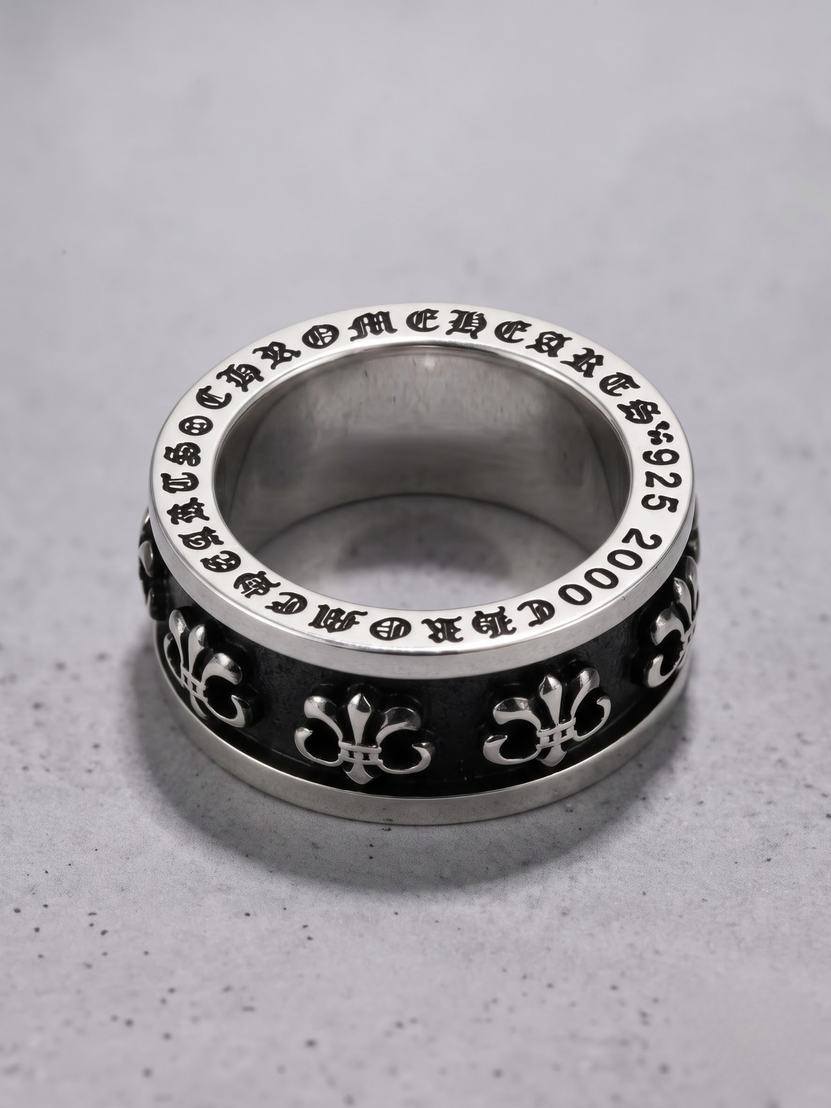Fleur Gothic Band Ring