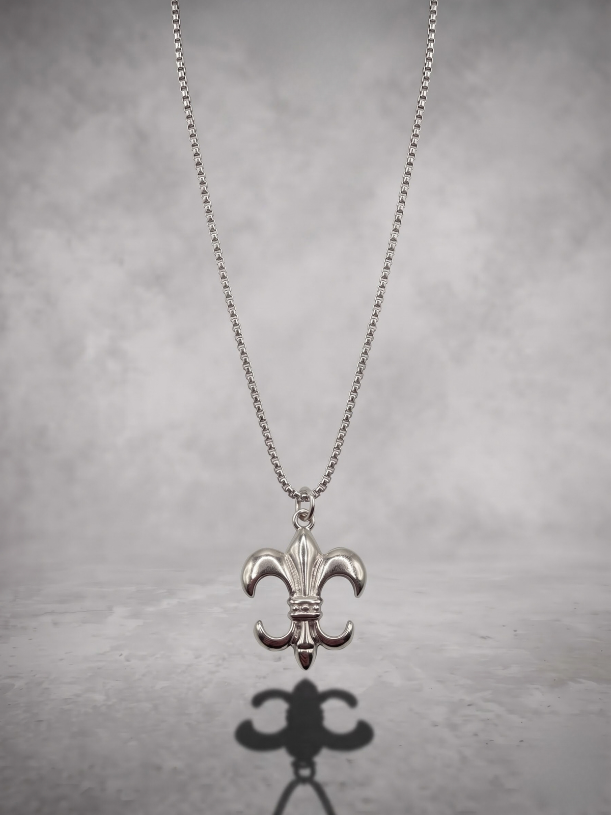 Fleur-de-Lis Pendant Necklace
