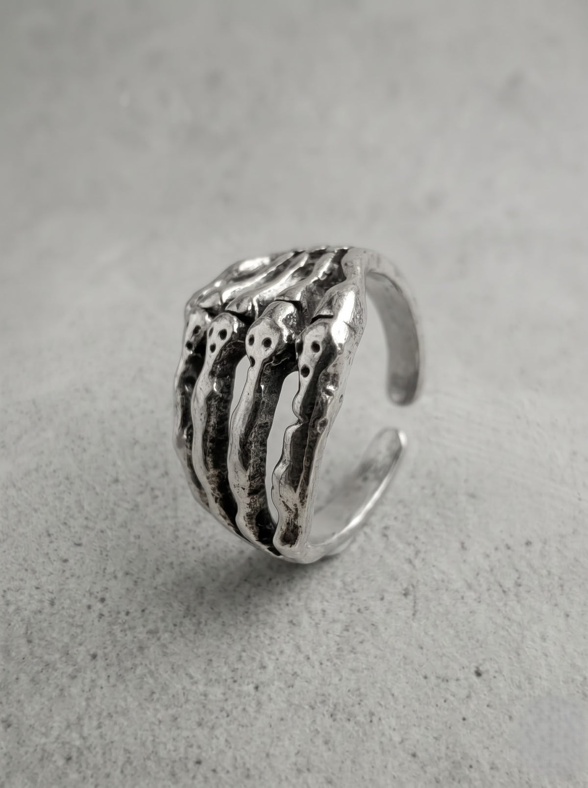 Silver Skeleton Hand Ring – Gothic Bone Claw Edition