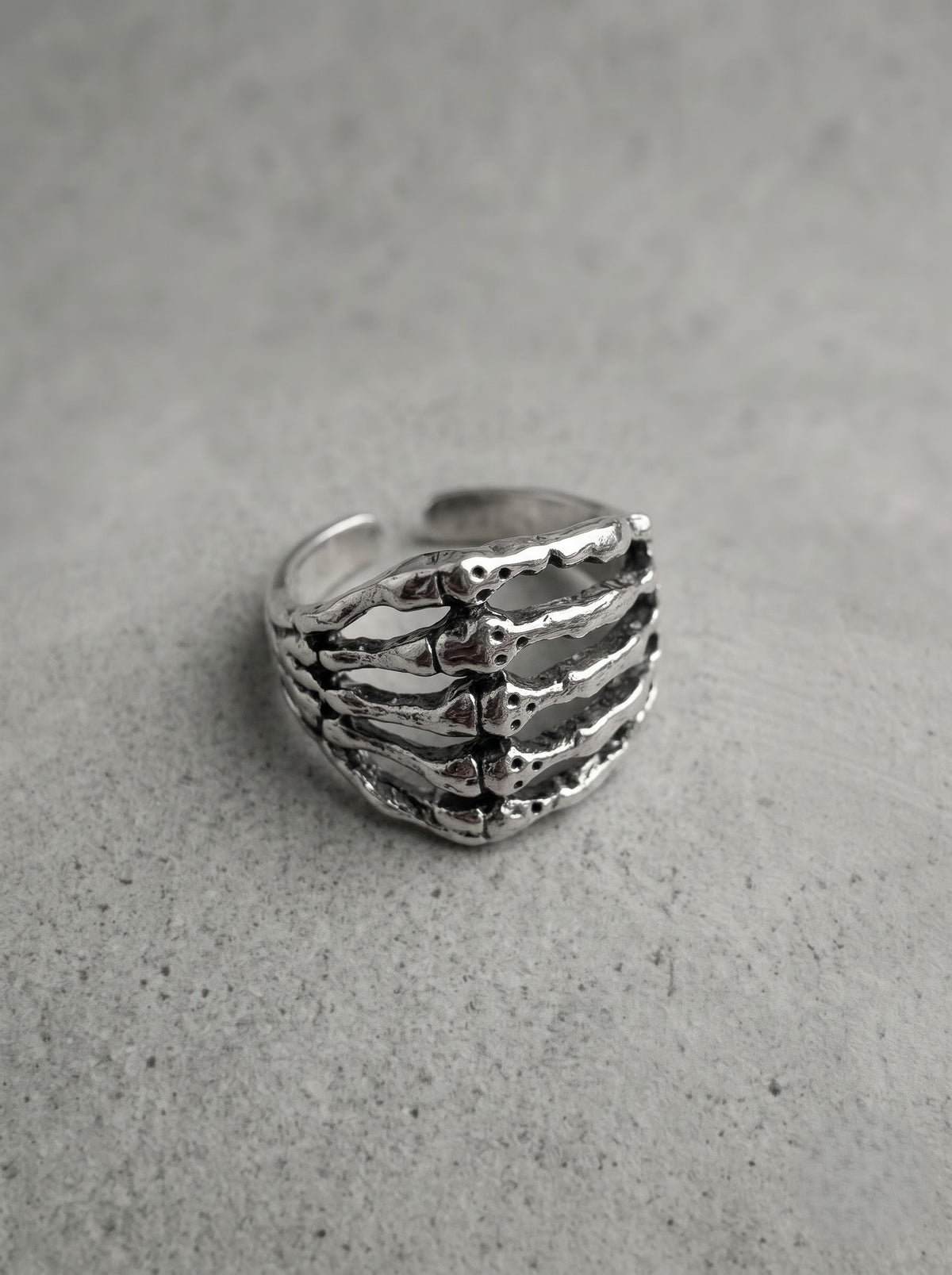Silver Skeleton Hand Ring – Gothic Bone Claw Edition