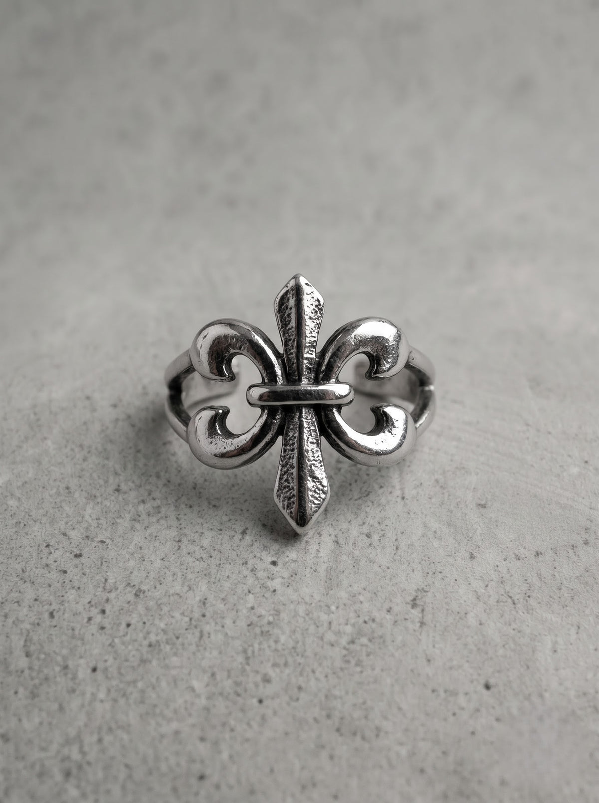 Vintage Silver Fleur-de-Lis Ring – Gothic Heraldic Edition