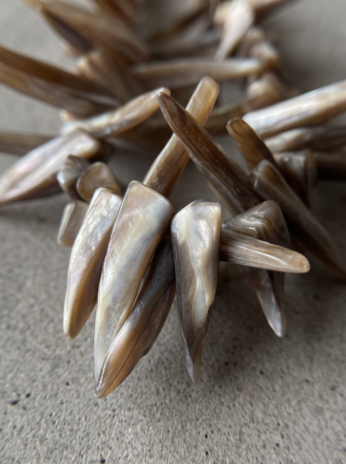 Brown Mother-of-Pearl Spike Necklace – Organic Shell Statement Edition
