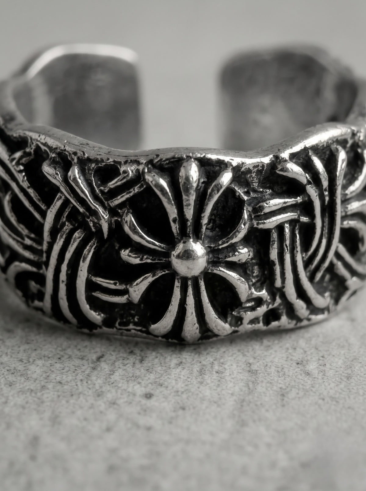 Antique Silver Gothic Cross Band Ring – Ornate Open Edition